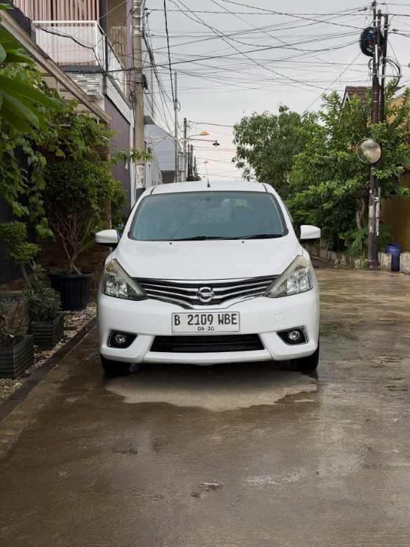 Nissan Grand Livina XV Matic Tahun 2015